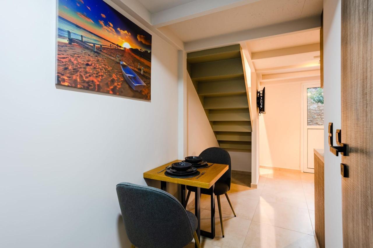 Uncover Kalamata'S Hidden Gem - Cosy City Nest Extérieur photo