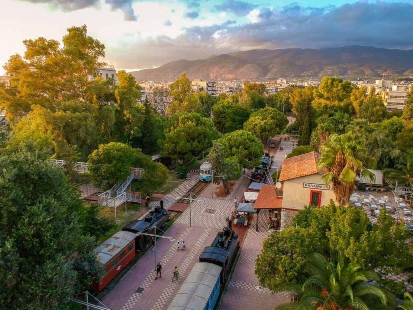 Uncover Kalamata'S Hidden Gem - Cosy City Nest Extérieur photo